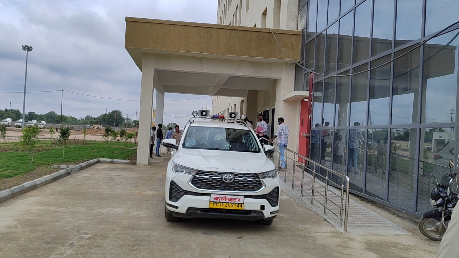 मेडिकल कॉलेज का अपर मुख्य सचिव अशोक वर्णवाल ने किया निरीक्षण