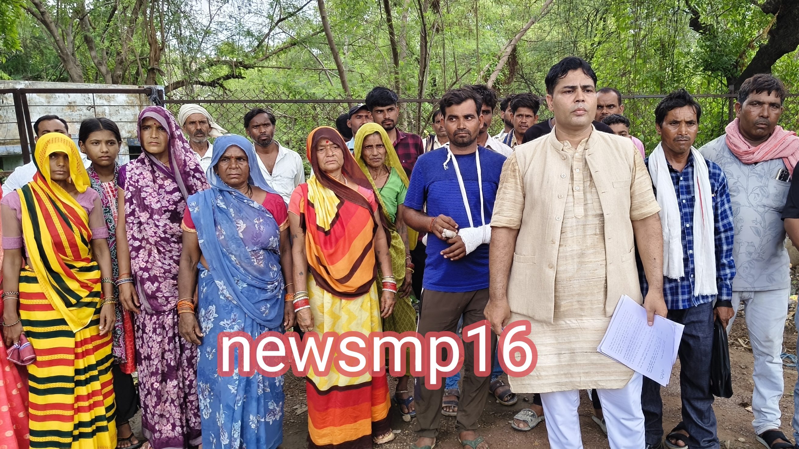 कोर्ट के स्थगन आदेश के बाद भी दबंगों ने जोता खेत, विरोध करने पर दलित परिवार से मारपीट; एसपी से लगाई न्याय की गुहार