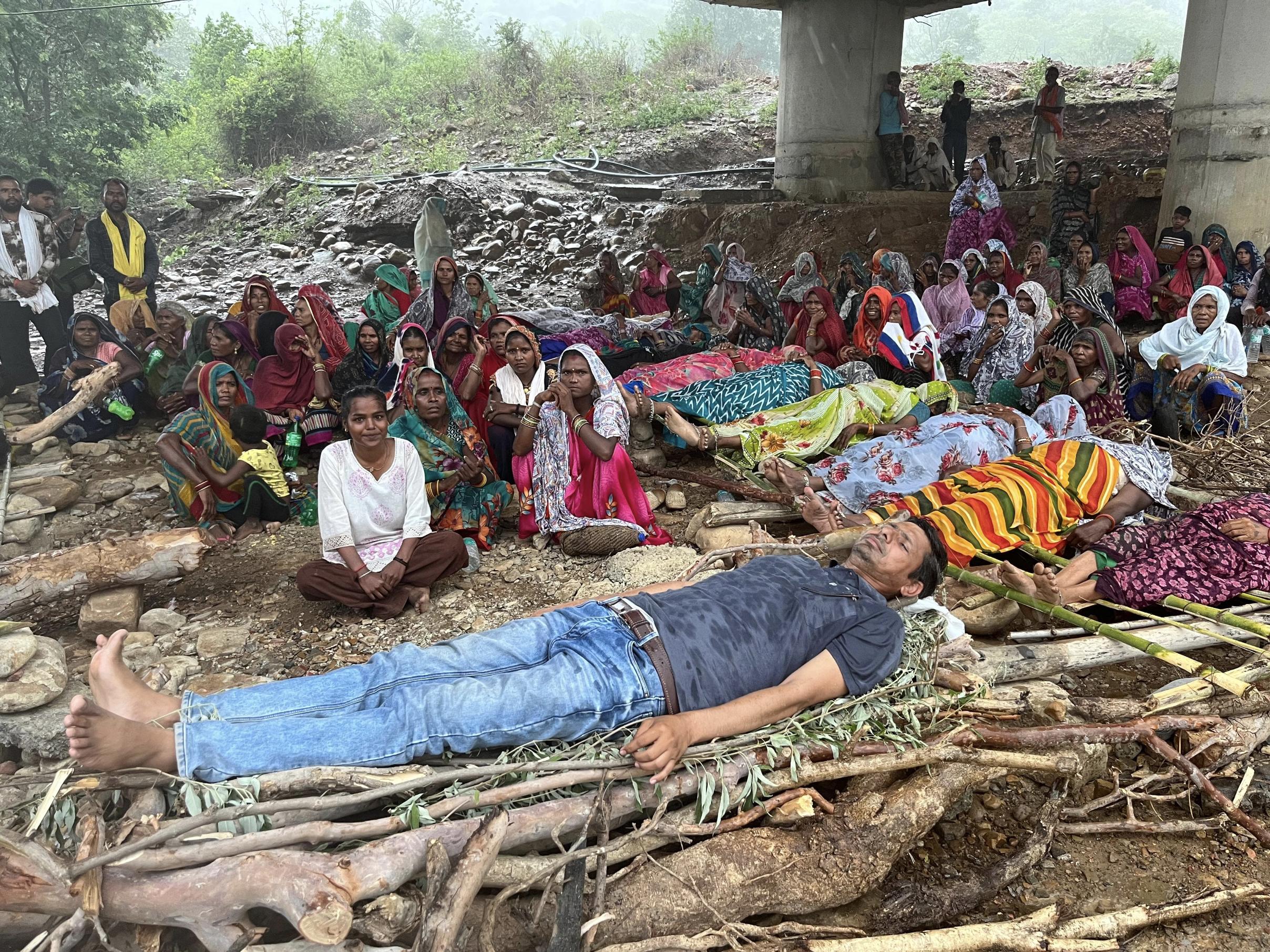 बारिश में भी नहीं थमा 'चिता आंदोलन', चौथे दिन अमित भटनागर आमरण अनशन पर