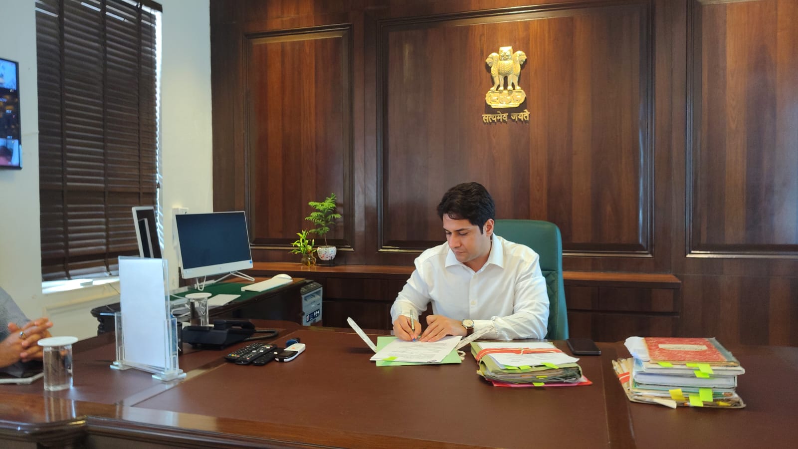 भ्रष्टाचार पर सख्त प्रहार: कलेक्टर मृणाल मीणा का जीरो टॉलरेंस संदेश, महिला एवं बाल विकास अधिकारी निलंबित